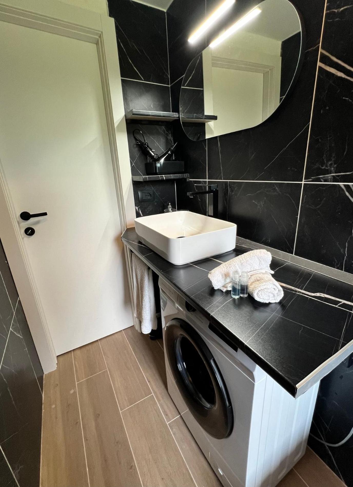 Apartament Moderno Ed Elegante Loft Con Balcone Mediolan Zewnętrze zdjęcie